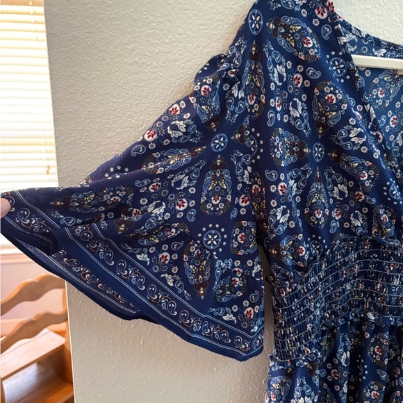 Max Studio Blue Floral knee length Dress smocked wrap front Medium - Picture 3 of 6